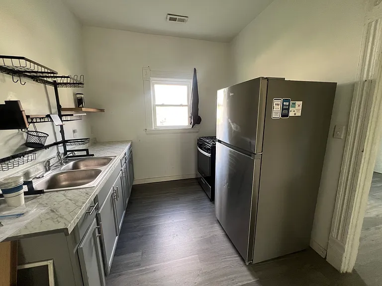 100 Davis St #2 — Photo 9