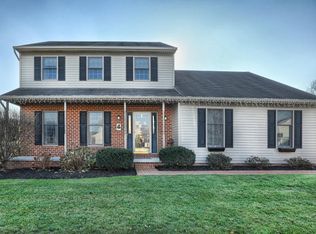 190 S Aspen Dr, Mount Joy, PA 17552