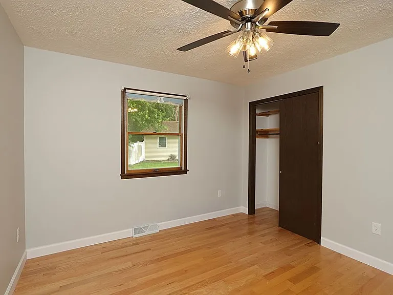 Parkview Dr — Photo 37