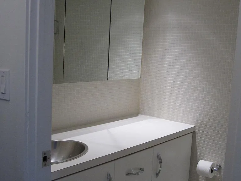 2020 Walnut St #20H — Photo 5