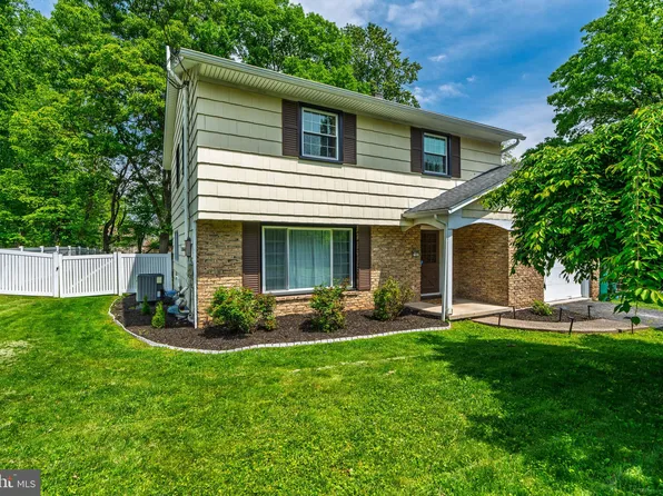 1502 Bradley Ave, Hummelstown, PA 17036