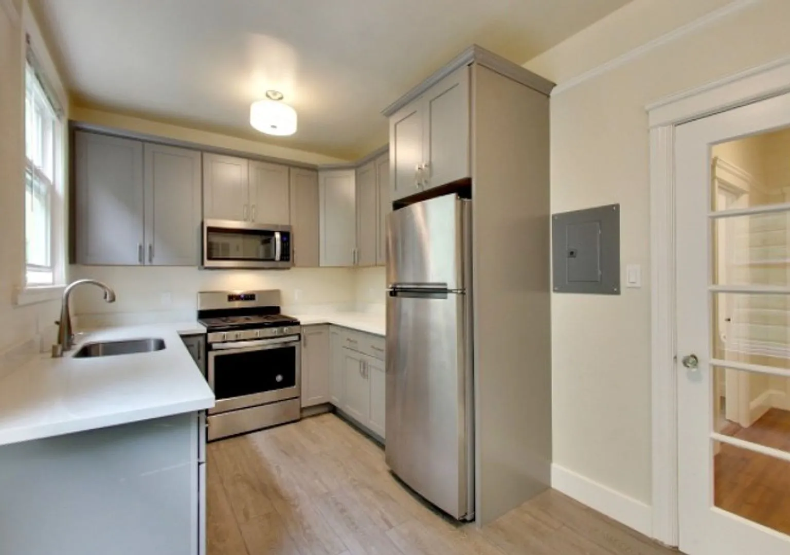 830 Hayes Street (1321R) — Photo 4