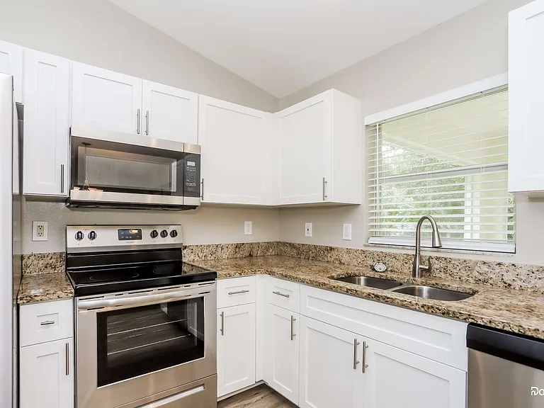 2550 Comet Ln — Photo 3