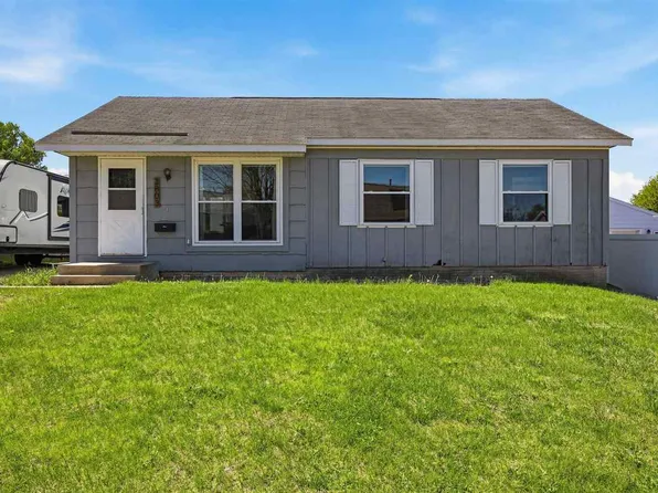 3803 Blue Mound Dr NE, Cedar Rapids, IA 52402
