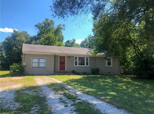 5205 Longview Rd, Kansas City, MO 64137