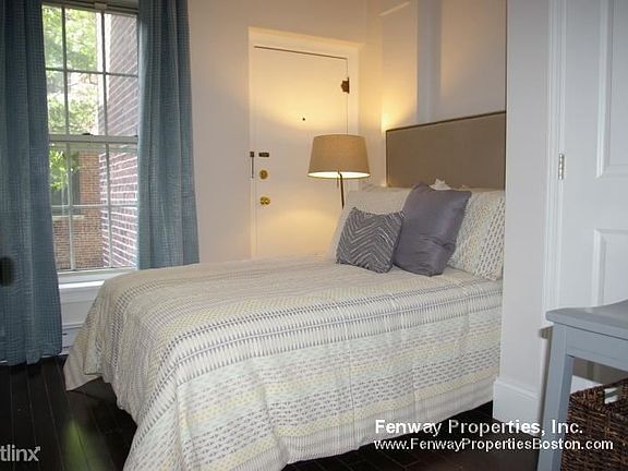 CLEARWAY ST. (MODEL UNIT) f