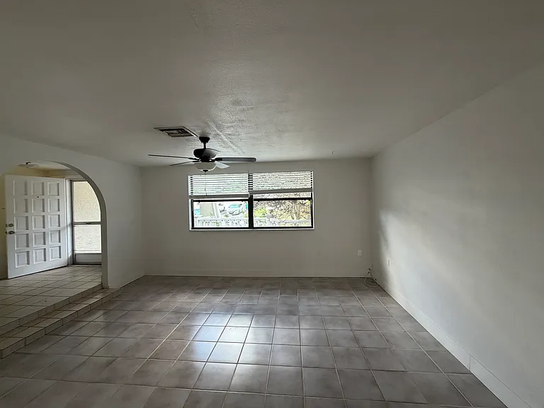 5817 10th Ave — Photo 3