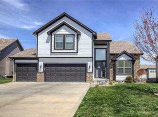 1006 Eve Orchid Dr, Greenwood, MO 64034