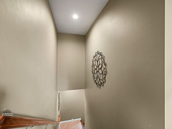 5th image of 525 Wolf Dr