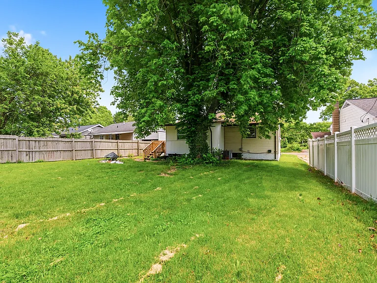 10519 Renfrew Dr — Photo 43