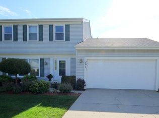 307 Alexandria Dr, Vernon Hills, IL