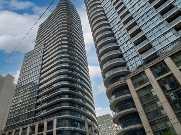 25 Carlton St #603, Toronto, ON M5B 1L4