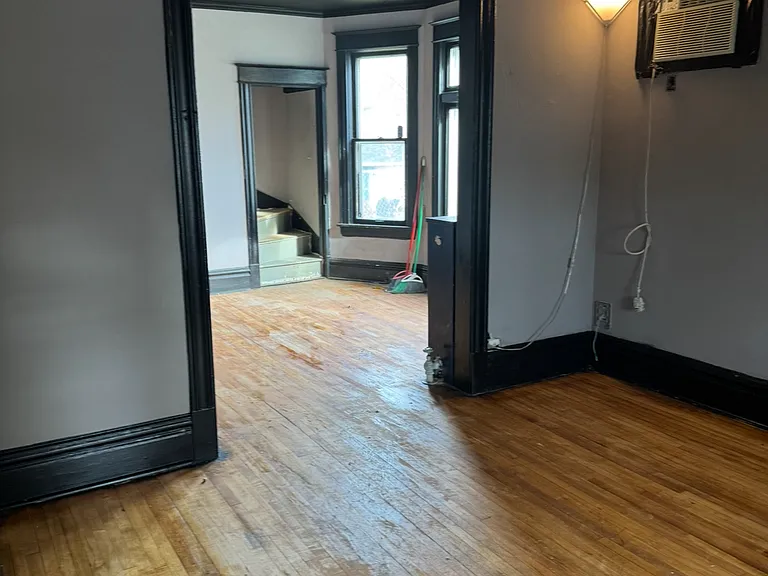 1043 Conway St — Photo 2