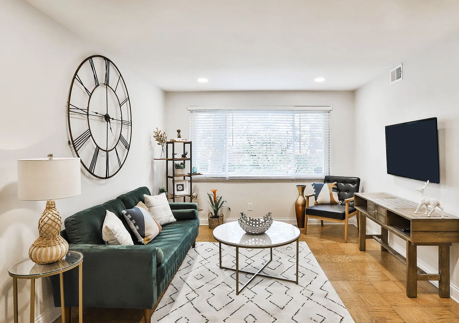 7055 Hampton Ave — Photo 4