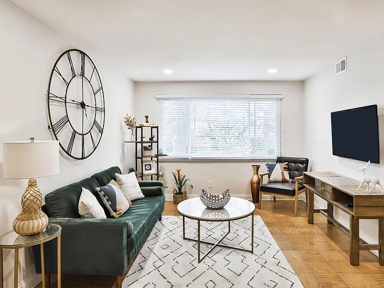 7055 Hampton Ave #102 — Photo 4