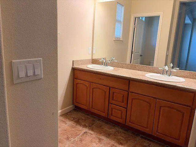 165 Stonegate Cir #B — Photo 11