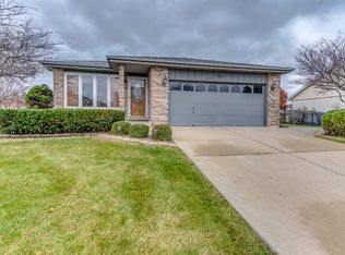 7012 Olde Gatehouse Rd, Tinley Park, IL 60477
