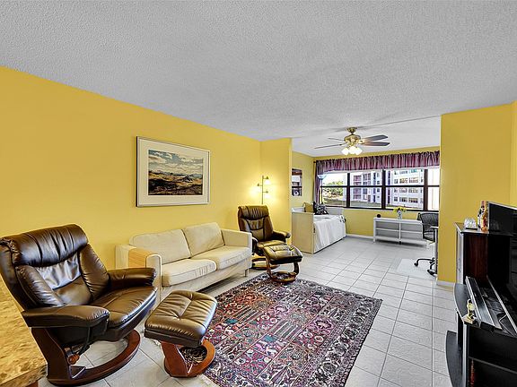 4th image of 10123 Sunrise Lakes Boulevard #206