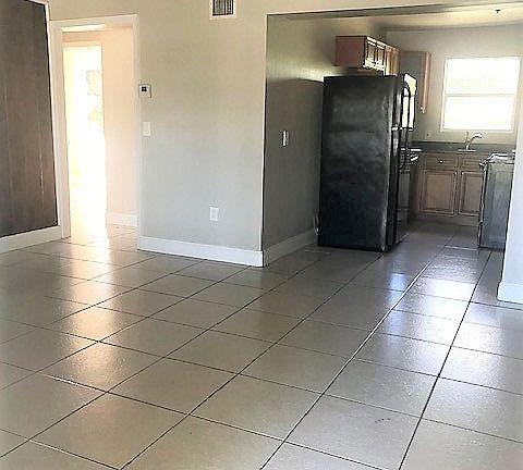 2nd image of 1009 S B St