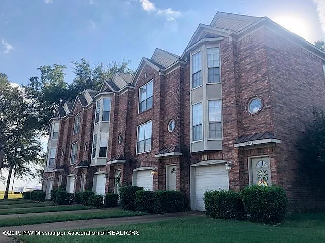 2 bed, 2.5 bath, 1150 sqft, $1,200 — Photo 1