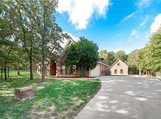 228 S Natural Spring Ln, Azle, TX 76020