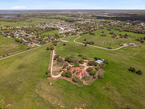 2nd image of 701 W Walcott St