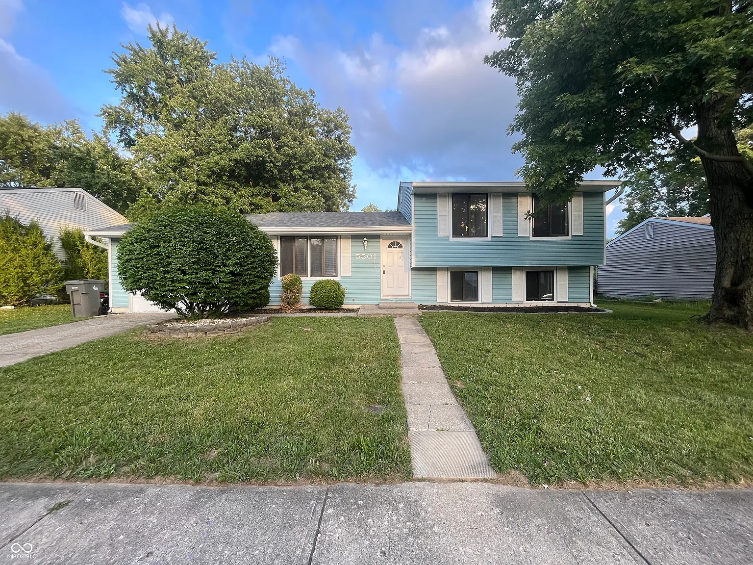 5501 Armstrong Dr photo 1