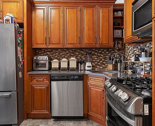 5th image of 115 Ralph Ave