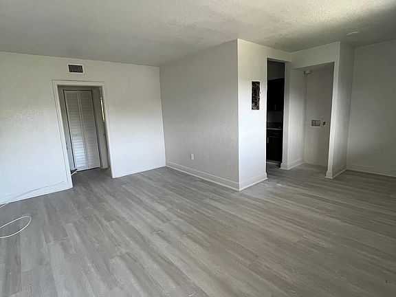 4th image of 13800 NE 6th Ave APT 23