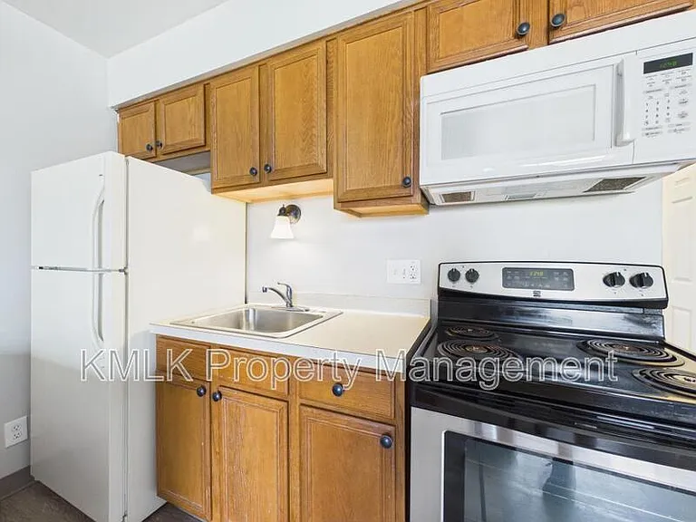 685 Sherman St — Photo 12
