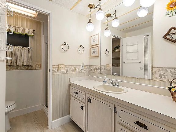 2nd image of 1071 Donegan Rd #965