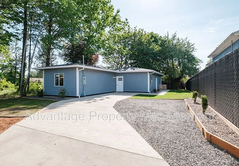 2190 SE Marion St — Photo 1
