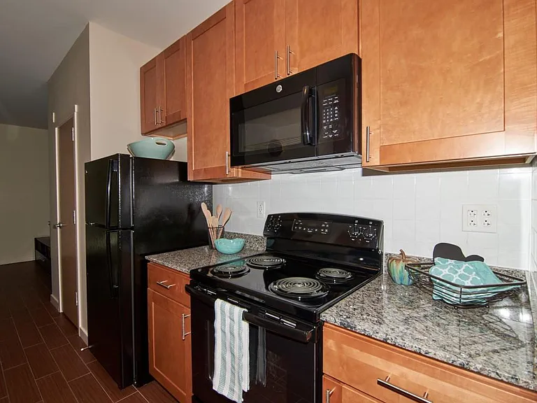1032 Hope Street Apartments — Photo 24