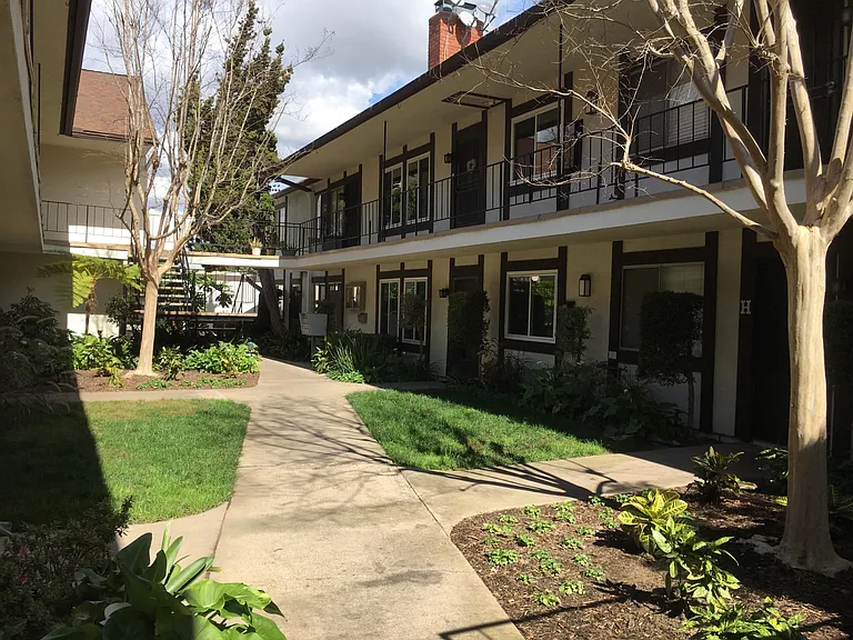 Williams St — Photo 3