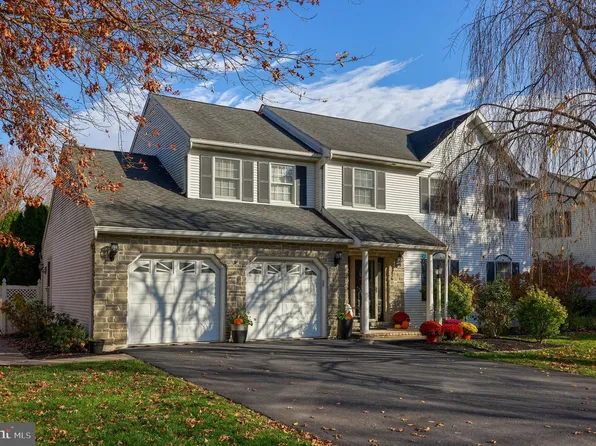 47 Cypress Dr, Leola, PA 17540