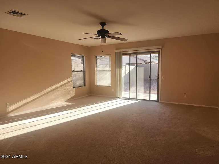 43811 W Elizabeth Ave — Photo 6