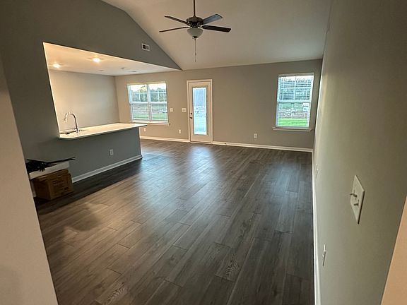 3rd image of 1018 Hickoryridge Dr