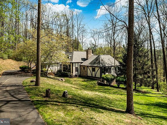 2nd image of 835 County Park Rd