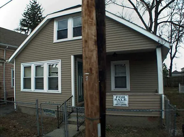 28 Crowninshield St, Providence, RI 02909