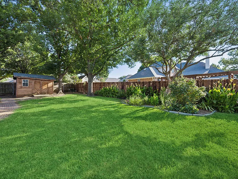 1118 Countryhill Dr — Photo 24