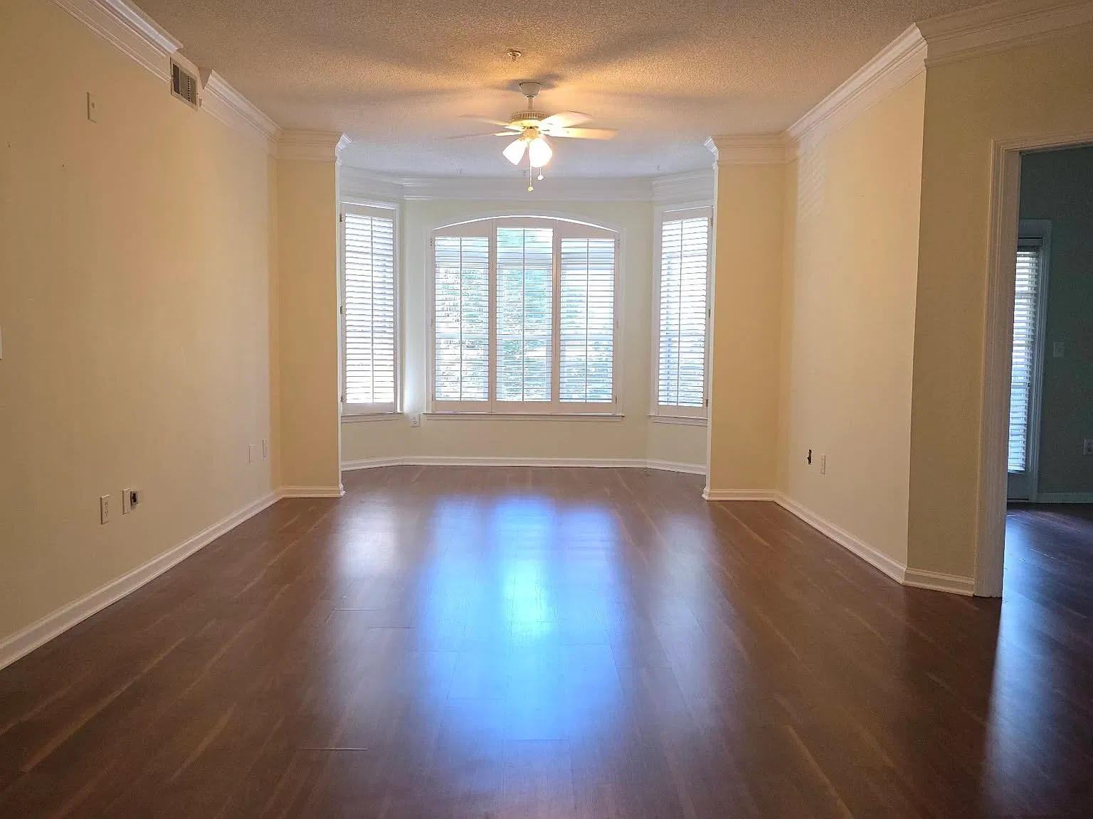 955 Juniper St NE — Photo 2