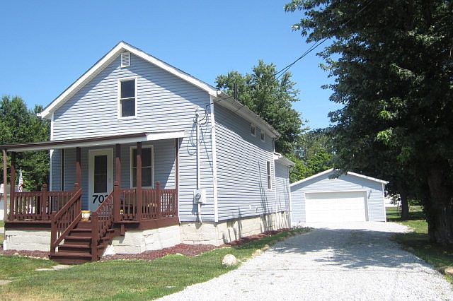1st image of 702 E 7th St