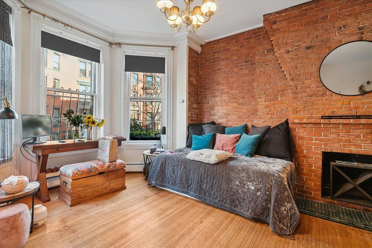 Studio, 375 sqft, $2,300 — Photo 1