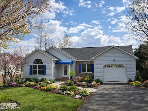 141 Chestnut Creek Dr, Hardy, VA 24101