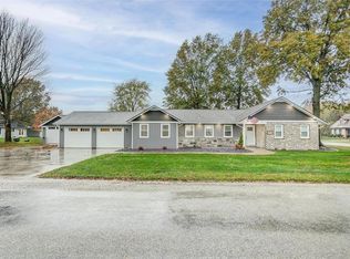 321 College St, Alhambra, IL 62001