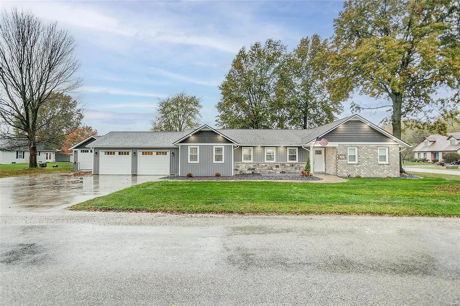 321 College St photo 1