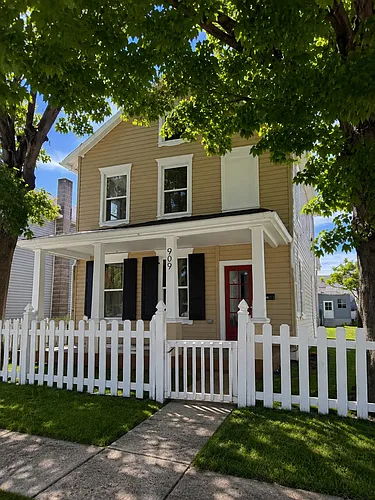 909 Corbett St Photo 1