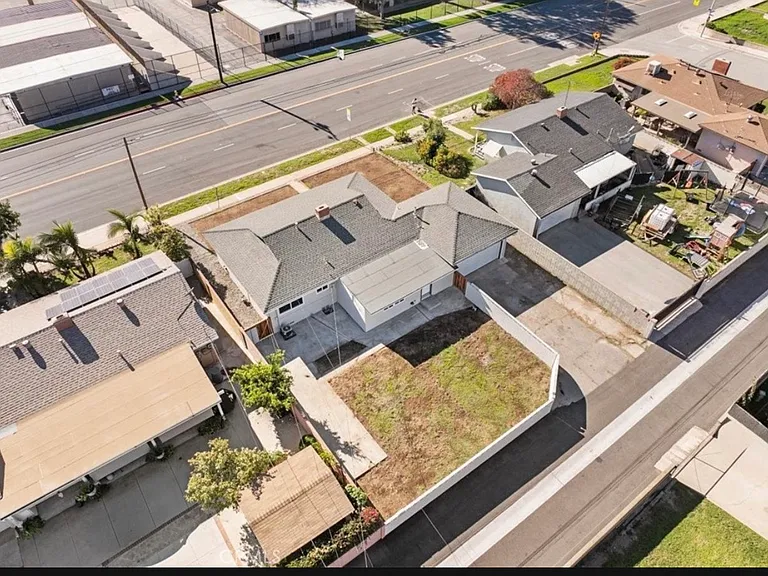 5572 San Bernardino St — Photo 10