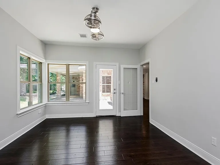 810 Herdsman Dr — Photo 15