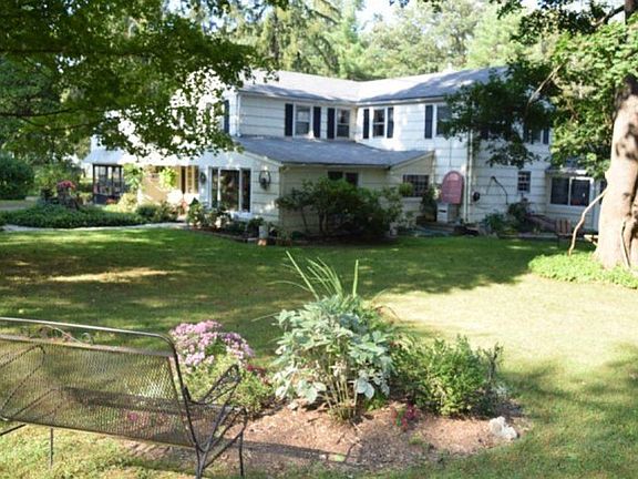 Home on scenic 1.5 acre